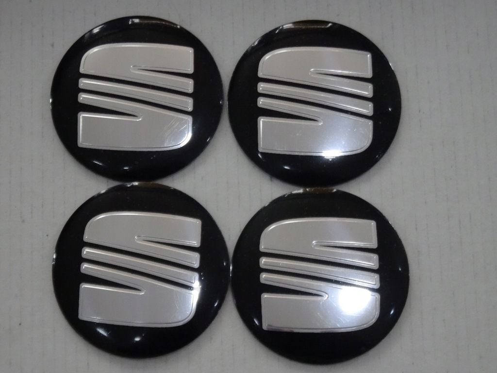 4x Aluminiowe emblematy naklejki na dekielki SEAT 56 mm czarne