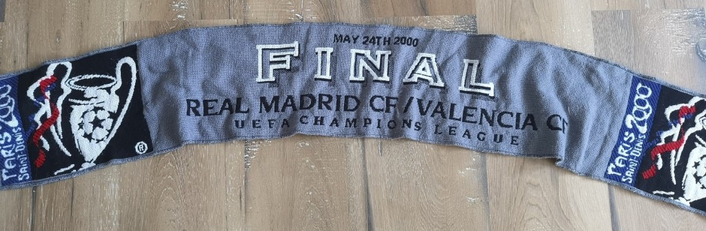 Szalik z finału LM Real Madryt - Valencia 24.05.00