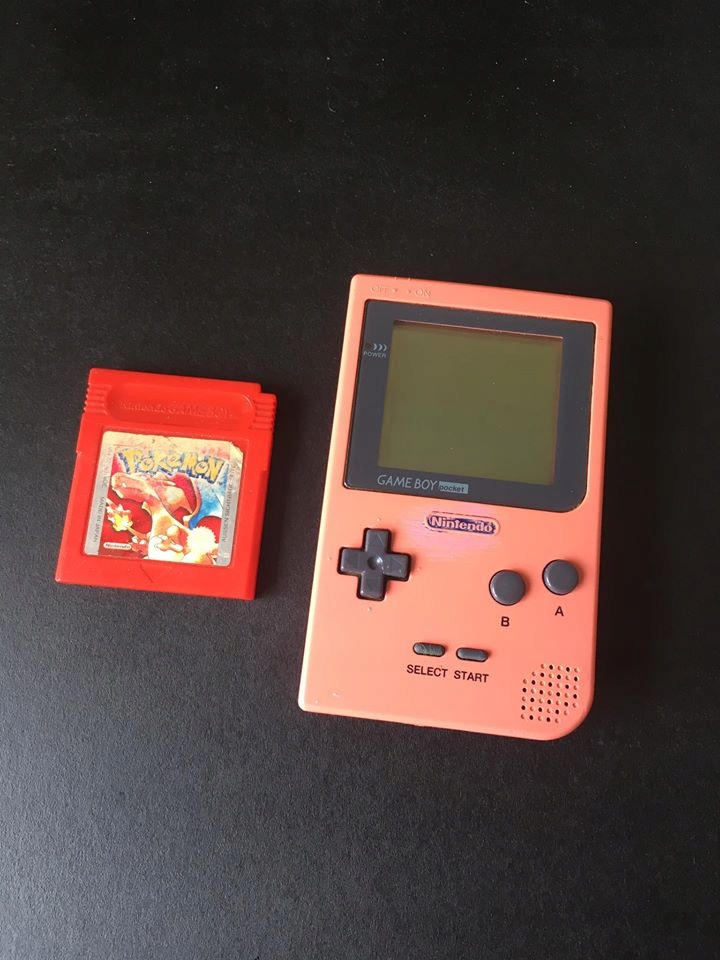 Game Boy Pocket + Pokemon