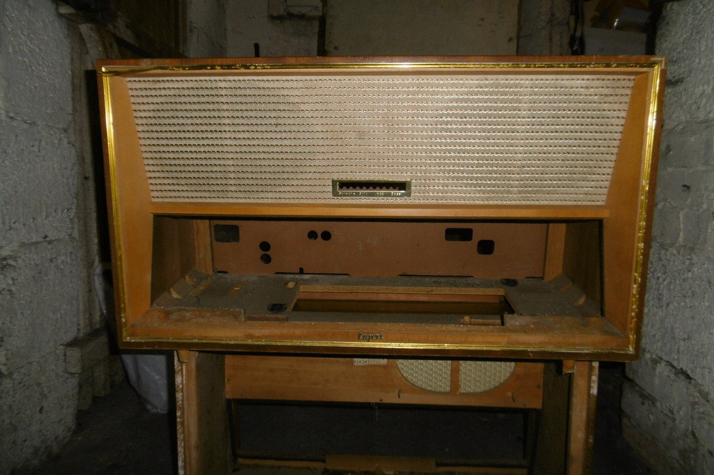 obudowa z szybą z radia RFT CAPRI 6401