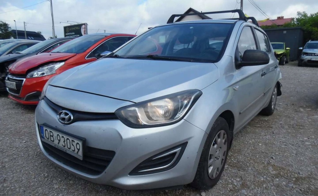 Hyundai i20 XII 2013r, Salonowy, 1.1CRDI, Uszkodzony lewy tyl, Jezdzi.