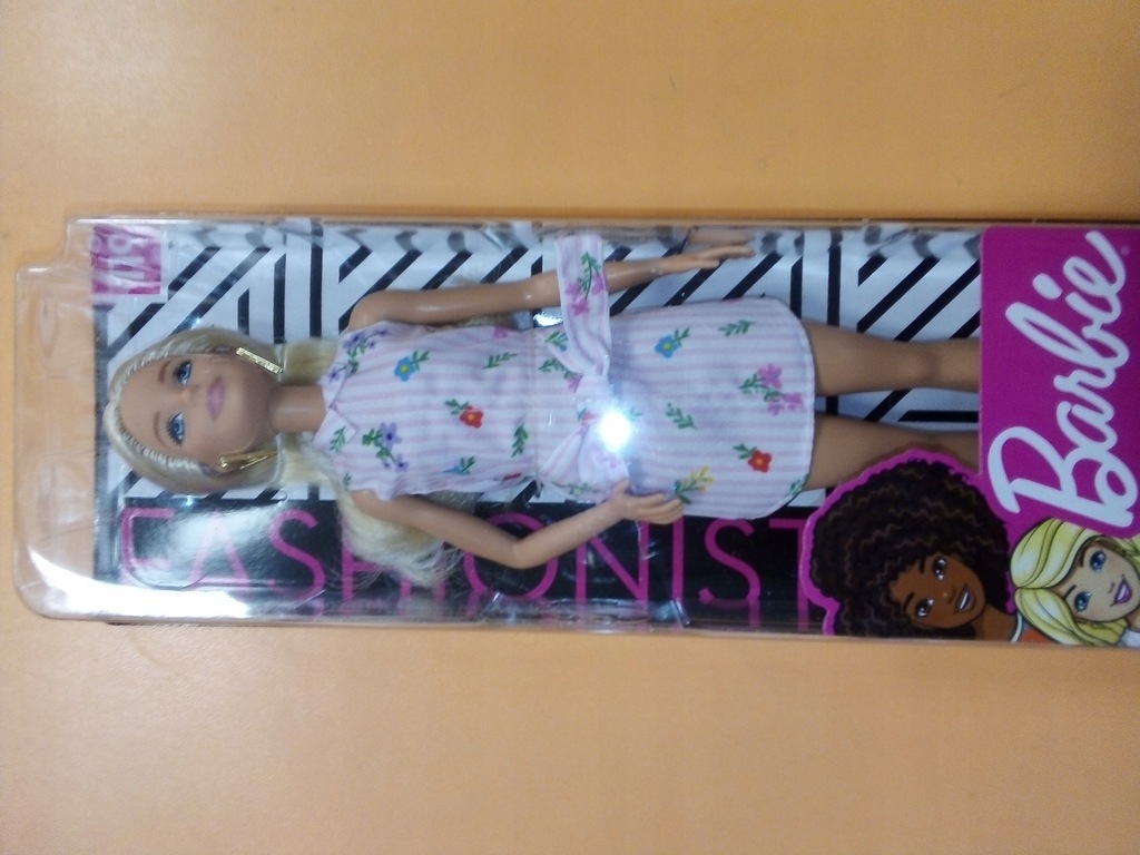 Barbie FASHIONISTAS 119 887961694581