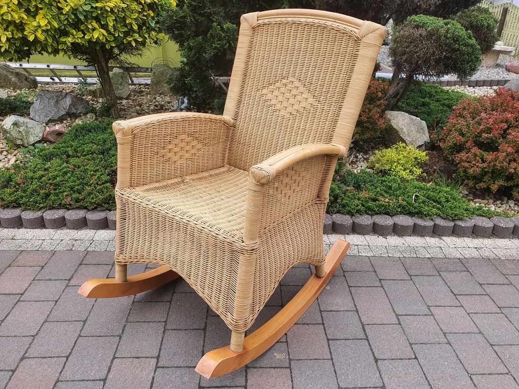 WIKLINOWY FOTEL NA BIEGUNACH BUJANY