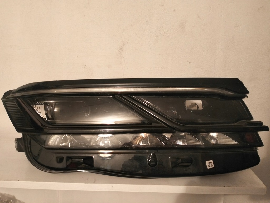 LAMPA PRAWA VW TOUAREG III FULL LED 761941082A