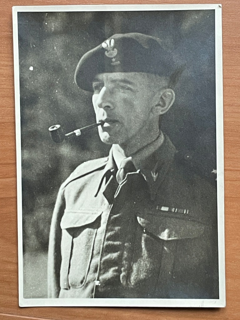 Major dyplomowany Pułk Ułanów Karpackich z fajką