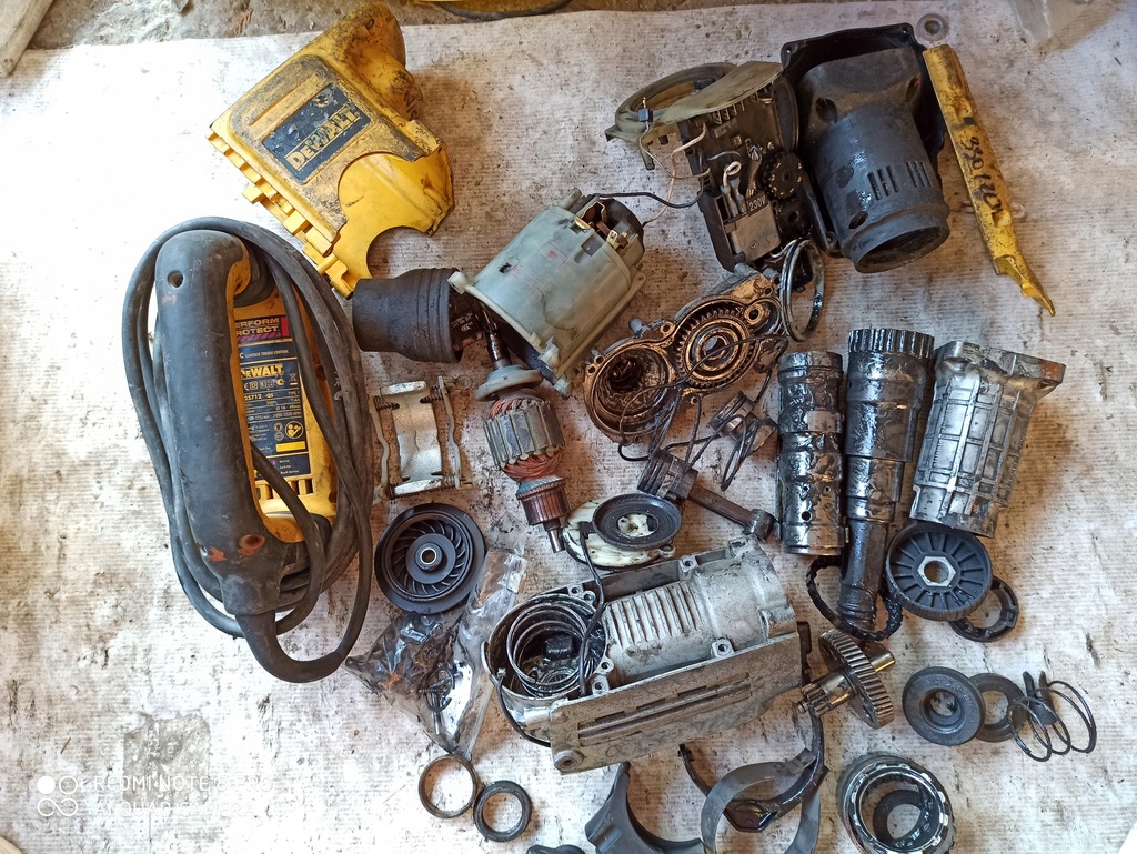 Młot Udarowy DeWalt D25712