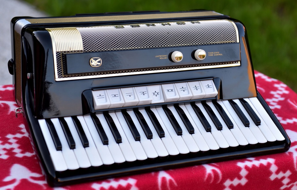 Akordeon Hohner Lucia IVP 96 Basów 4 chóry 9321732573 oficjalne