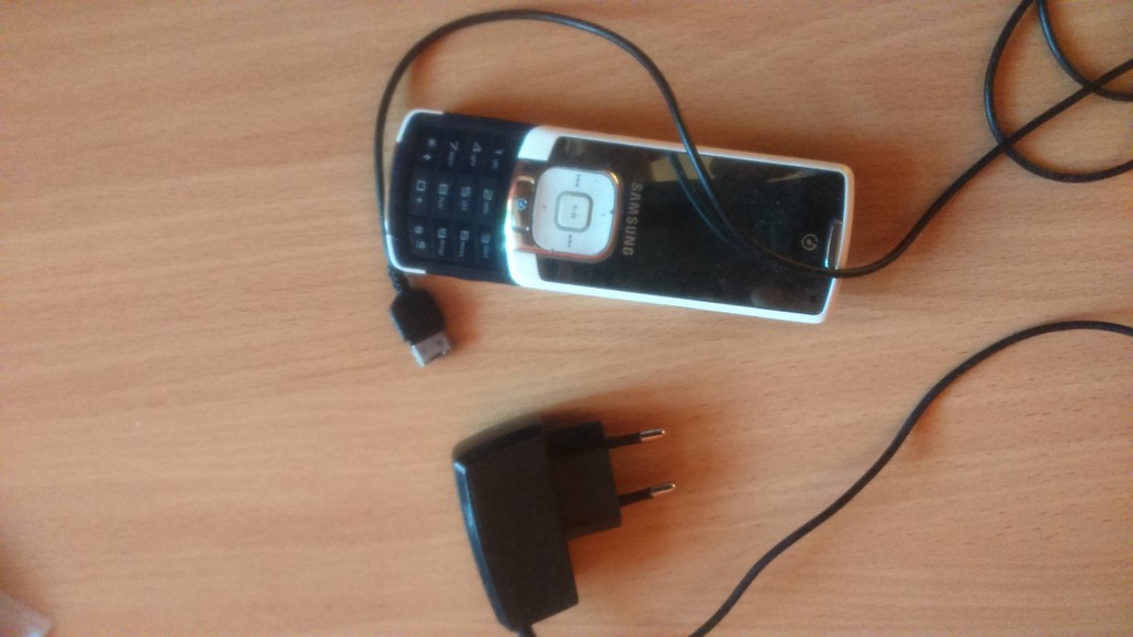 Telefon samsung SGH-F320