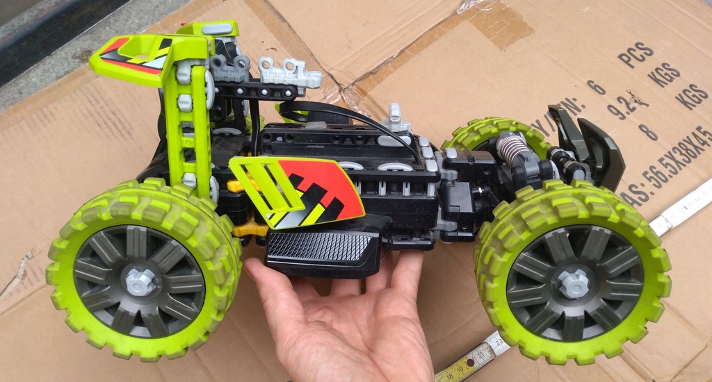 LEGO zdalnie sterowane DIRT CRUSHER plus drugi.