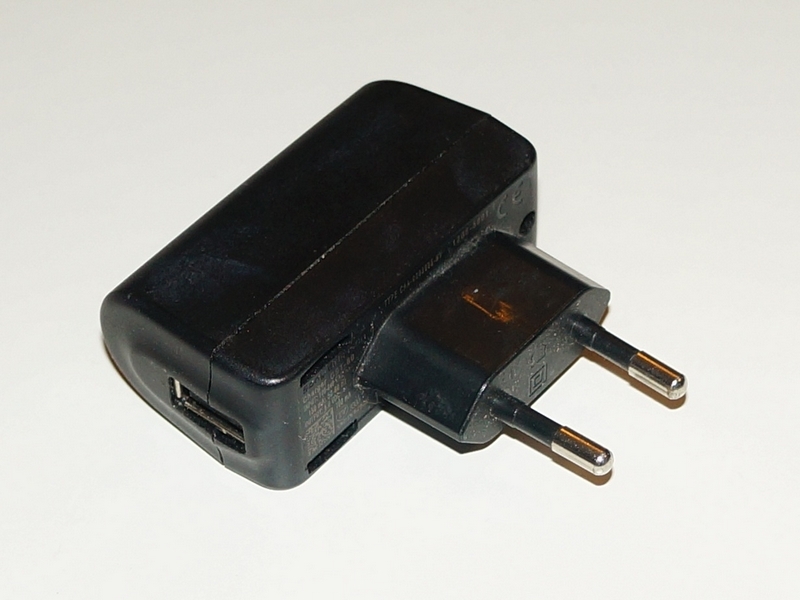 Ładowarka sieciowa USB Sony Ericsson 700 mA czarna