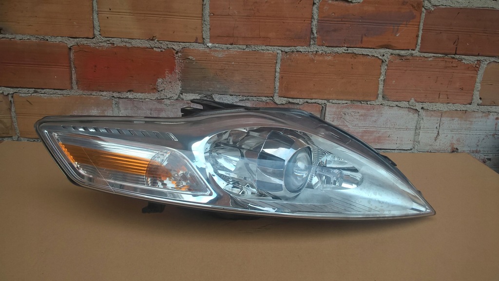 Ford Mondeo MK4 1.6 TDCI LIFT lampa soczewka prawa