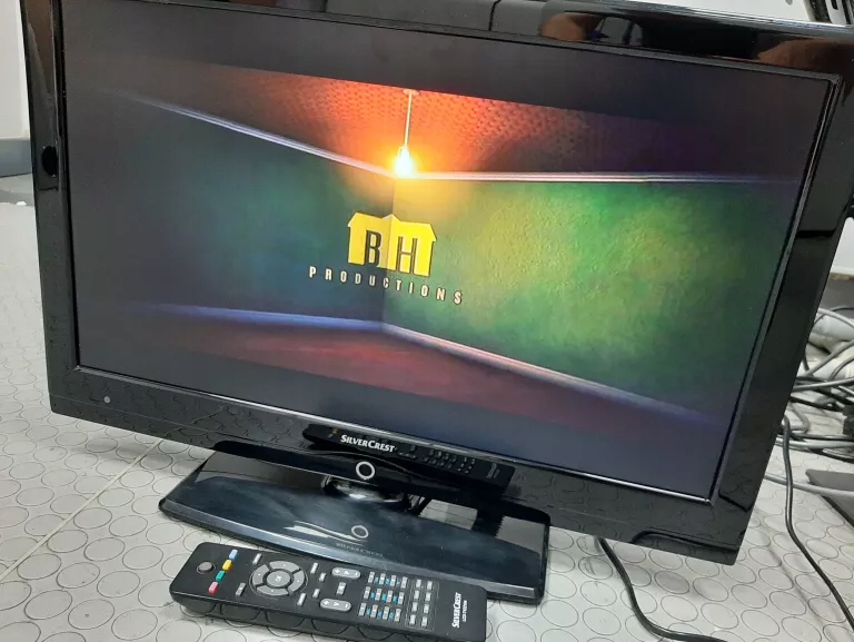 TELEWIZOR SILVERCREST LCD-TV 22104 HDMI USB DVB-T