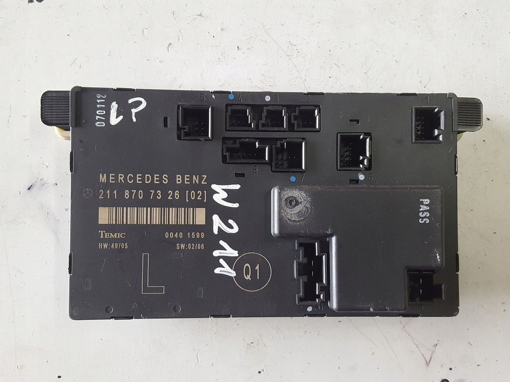 MERCEDES E KLASA W211 LIFT 06-09r MODUŁ DRZWI PRZÓD 2118707326