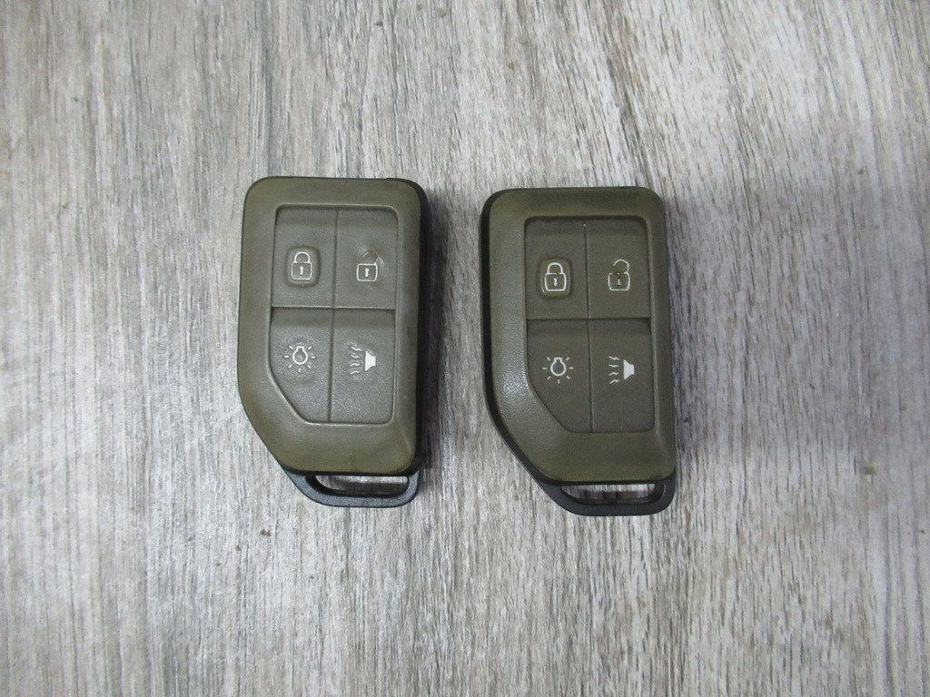 Замена лампочек ксенона и замена батареек в ключе Volvo S80 (2G), 2,5 л, 2011