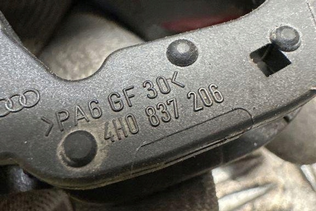 Klamka tylnych prawych drzwi AUDI A6 AVANT (4F5, C6) 4H0837206 3.0L diesel