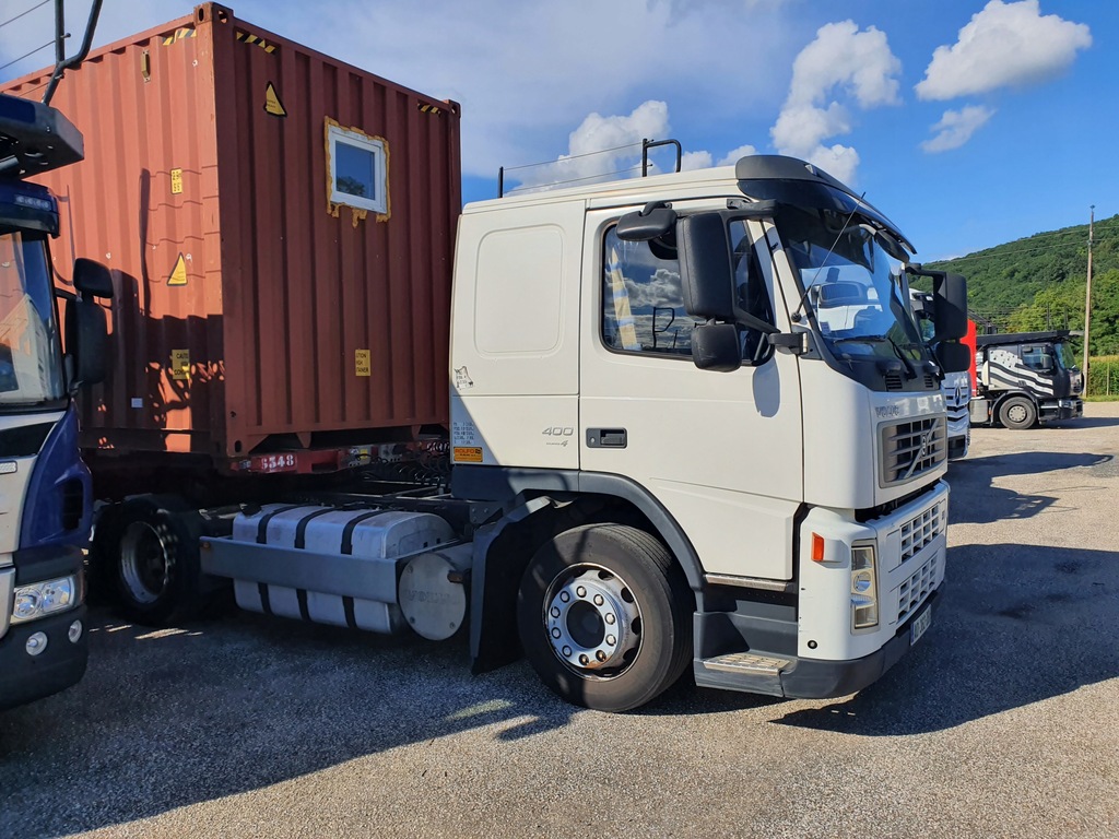 Volvo Fm 400 2009r Przód na Resorach