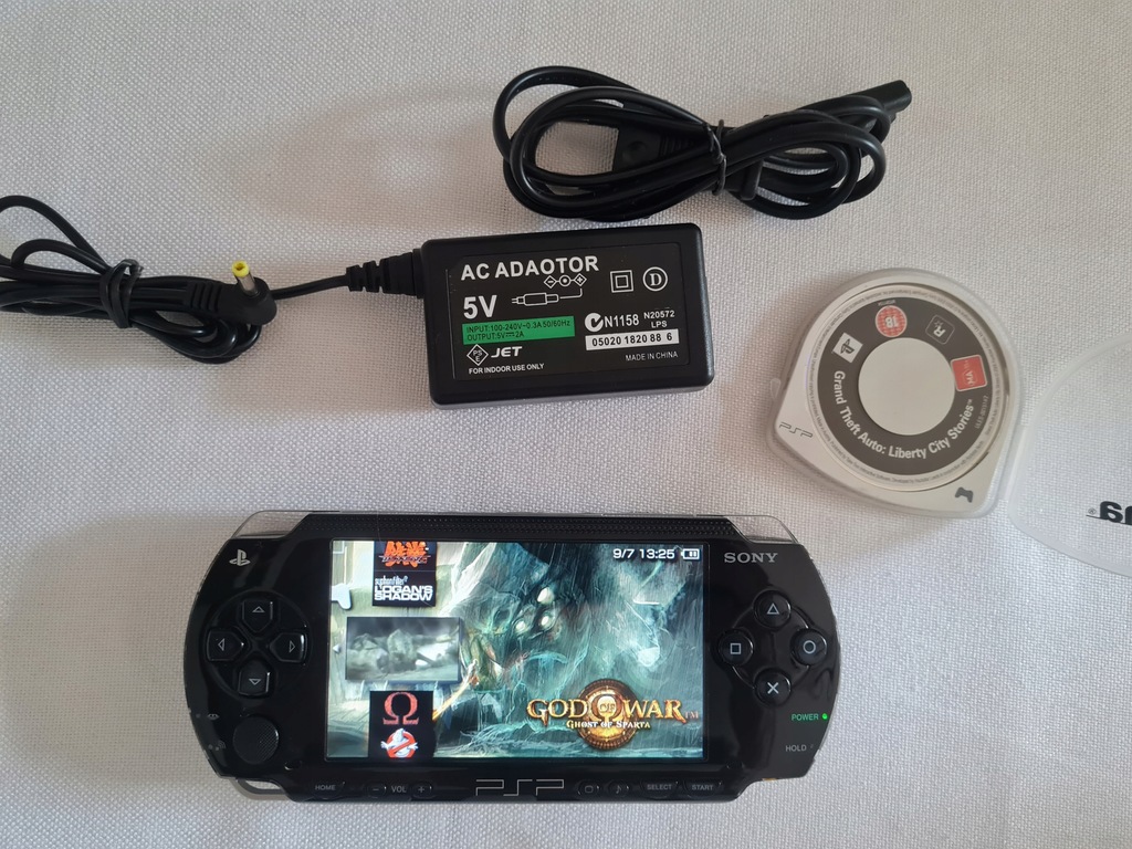 KONSOLA SONY PSP 1004 + KARTA 64GB GRY