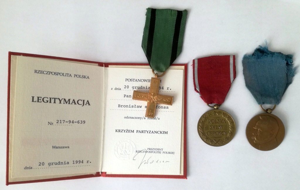 Krzyż Partyzancki i dwa medale