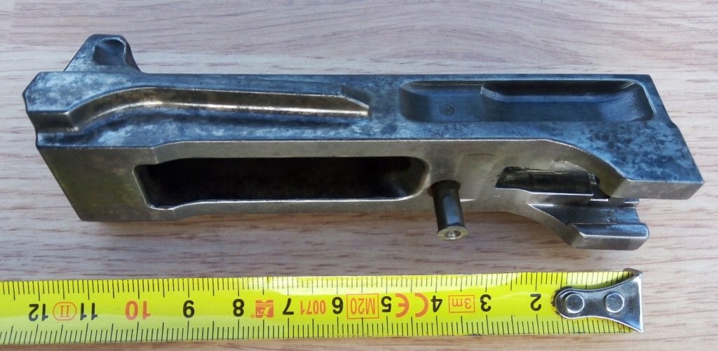 ZB 53 - ckm vz. 37 , BESA - 7,92 mm Mauser - Trzon Zamka