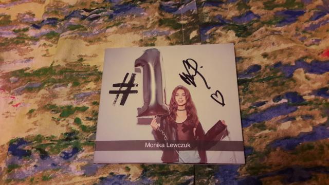 Płyta CD Moniki Lewczuk z autografem