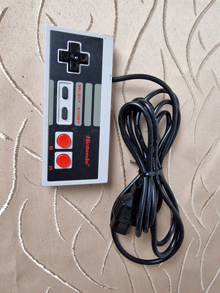 Orginalny KONTROLER PAD NINTENDO NES NES-004E