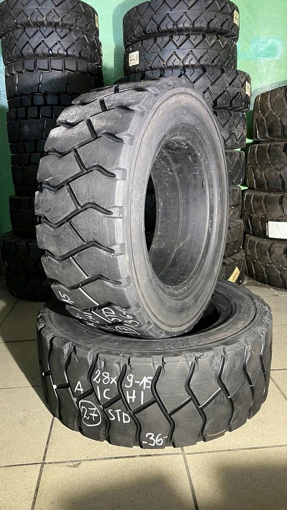 Opona pełna 28x9-15 (8.15-15)(225/75-15) AICHI STD