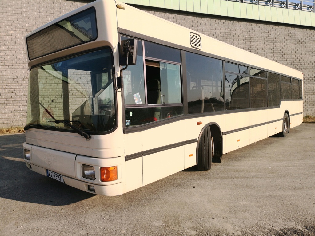 Autobus MAN niskopodłogowy NL 222