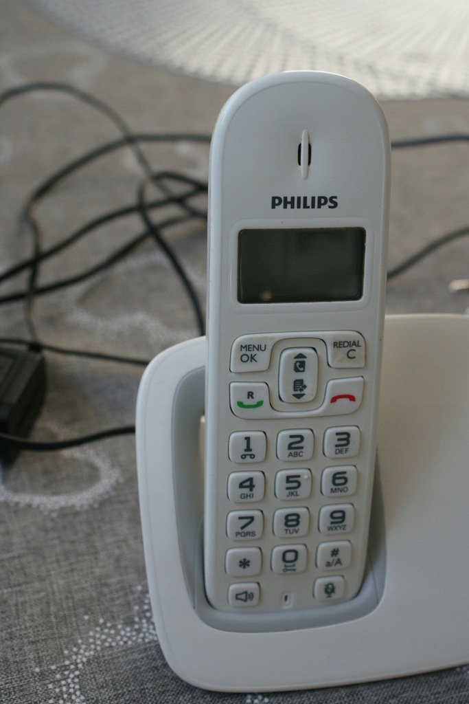 Купить Беспроводной телефон Philips CD390 с 2 трубками: отзывы, фото, характеристики в интерне-магазине Aredi.ru