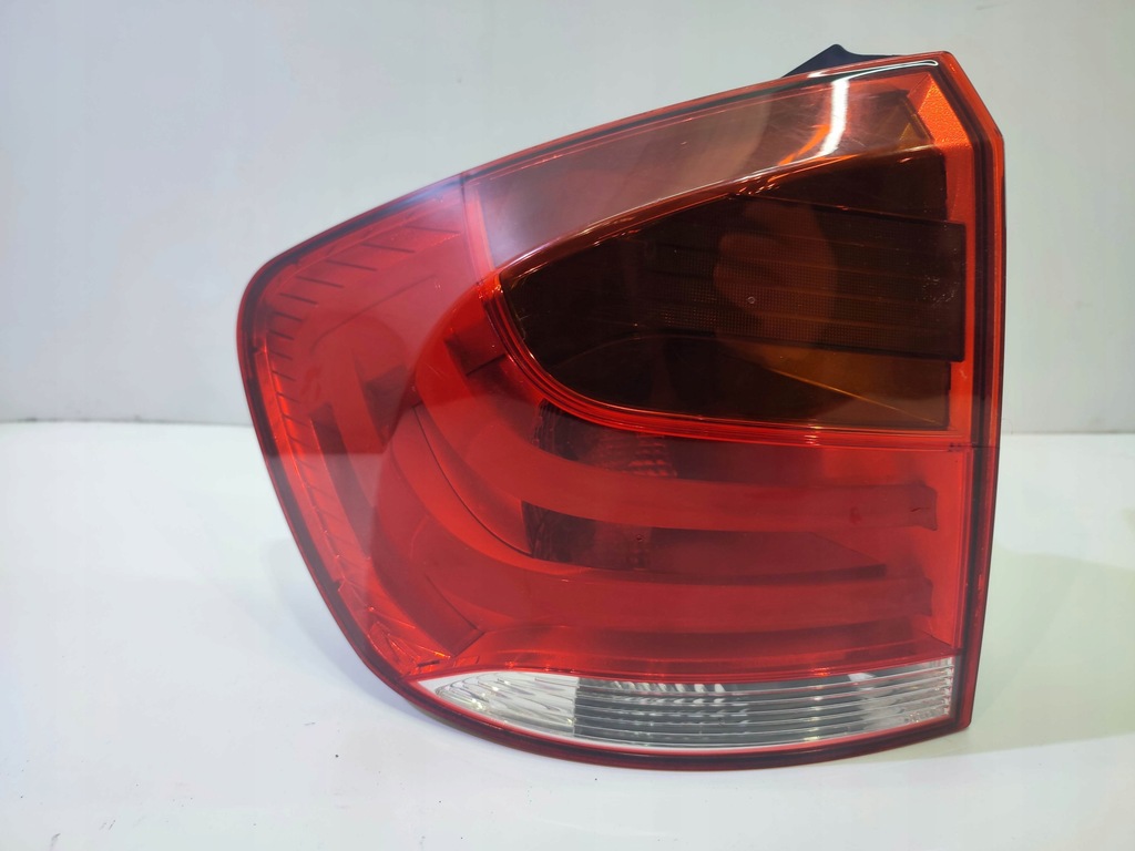 BMW E84 X1 LEWA TYLNA LAMPA W BŁOTNIK 2992477