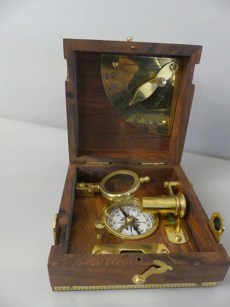 KIESZONKOWY KOMPAS PODRÓŻNY LUNETA