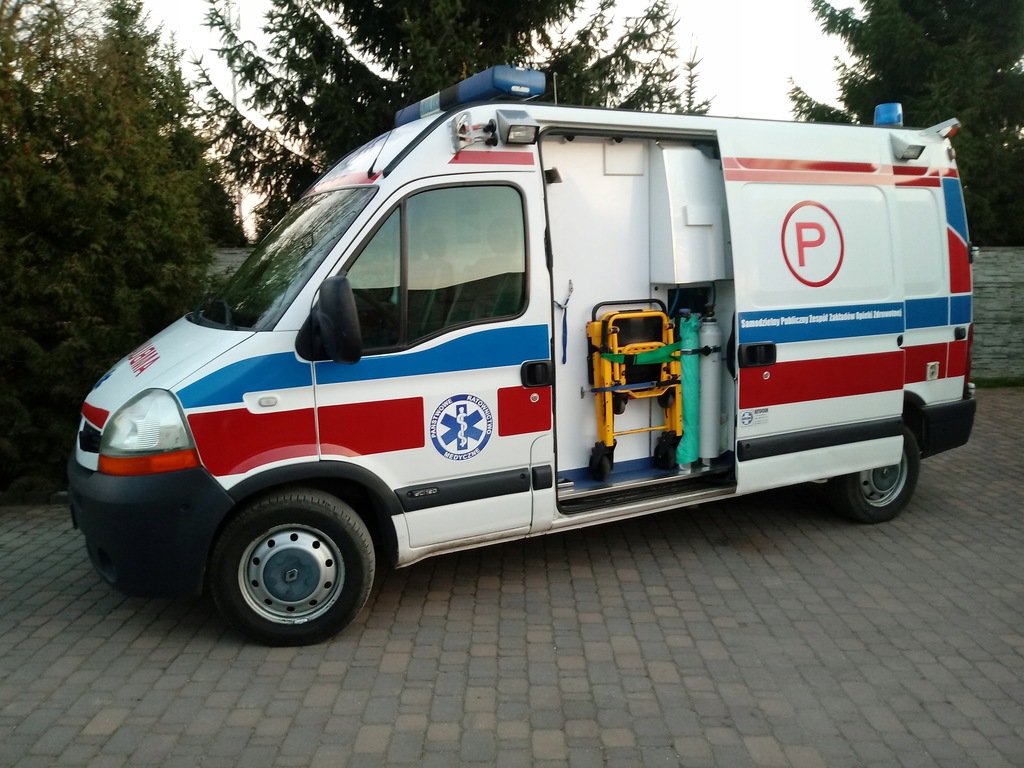 Karetka Ambulans Renault Master Salon PL