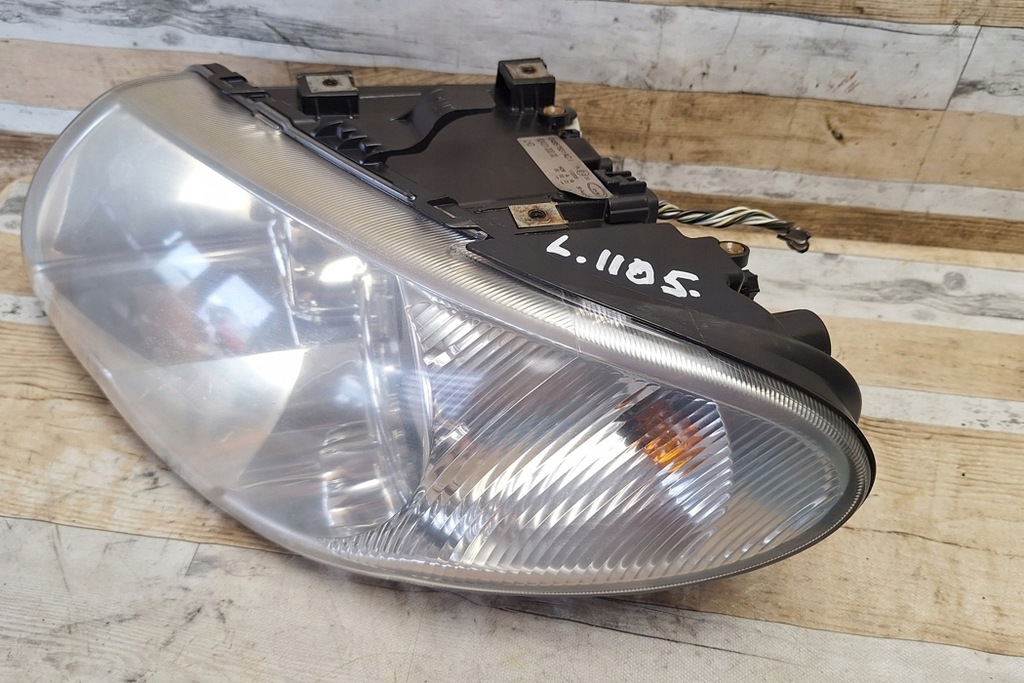 Lampa lewa przednia CHRYSLER VOYAGER IV (RG, RS) 04857831AC 2.8L diesel