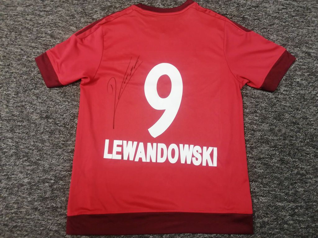 Lewandowski - koszulka Bayern z autografem