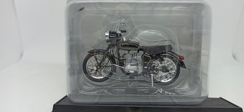 JUNAK M10 KULTOWE AUTA PRL 1:24