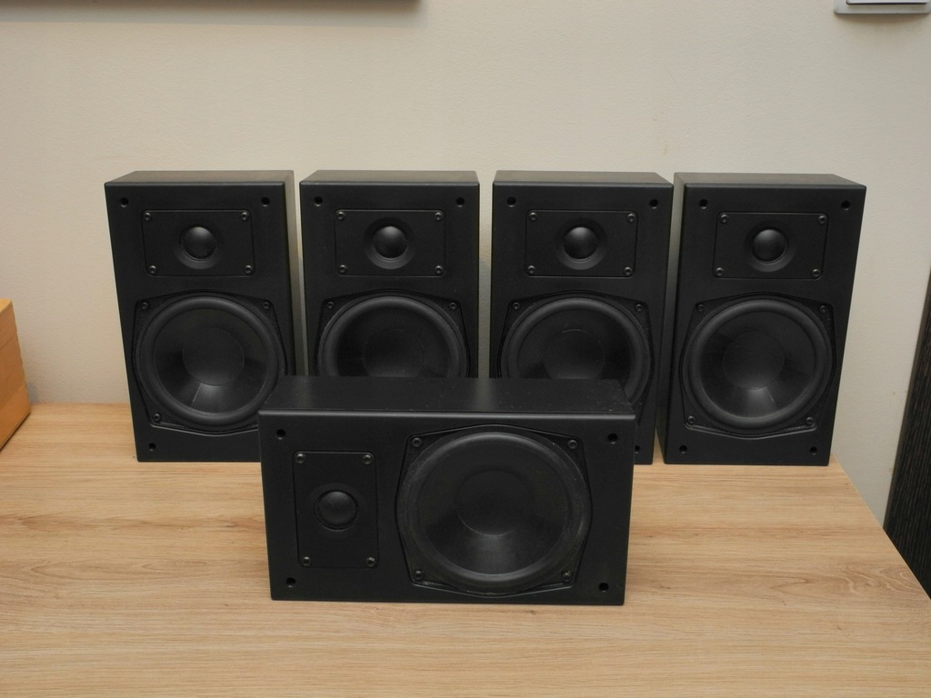 Zestaw kolumn DALI Trio + aktywny subwoofer AW 8