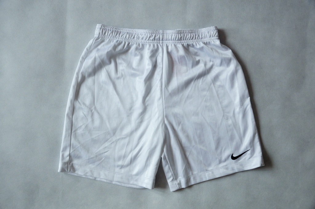 Krótkie spodenki NIKE 12-13l 152-158cm białe