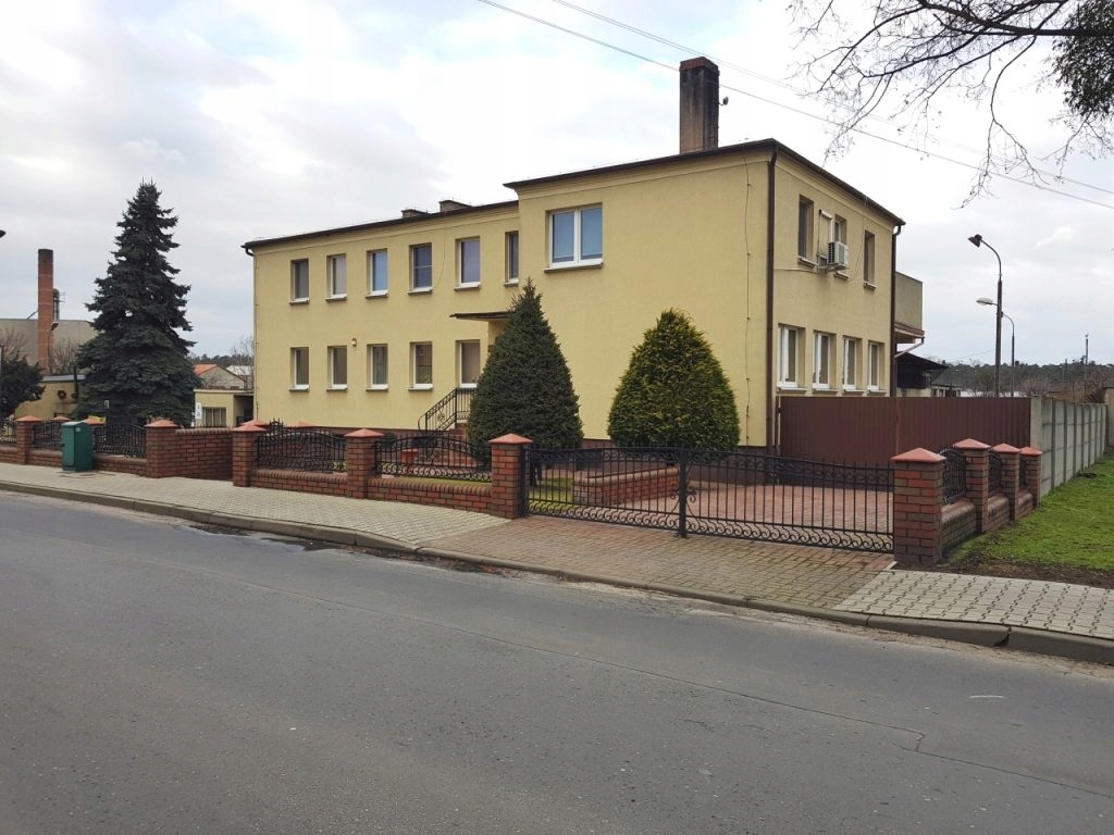 Komercyjne, Gostyń, Gostyń (gm.), 1700 m²