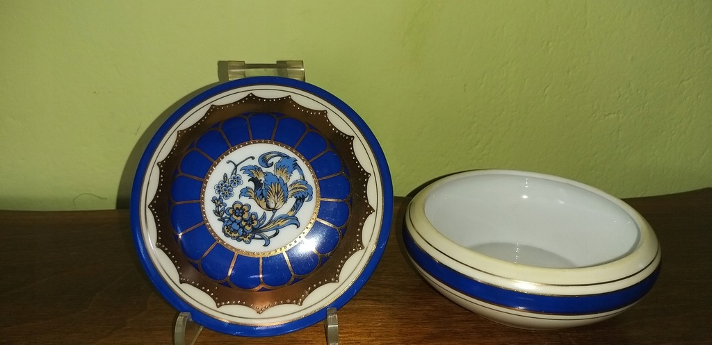 Doza, puzderko, bomboniera, porcelana Art Deco.