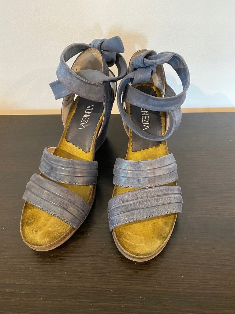 Skórzane sandały na koturnie Venezia, rozm. 39