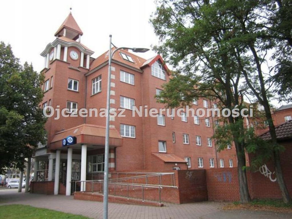 Biurowiec, Piła, Pilski (pow.), 4984 m²