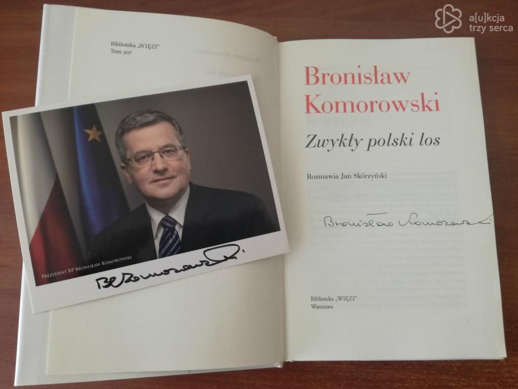 Książka z autografem Bronisława Komorowskiego