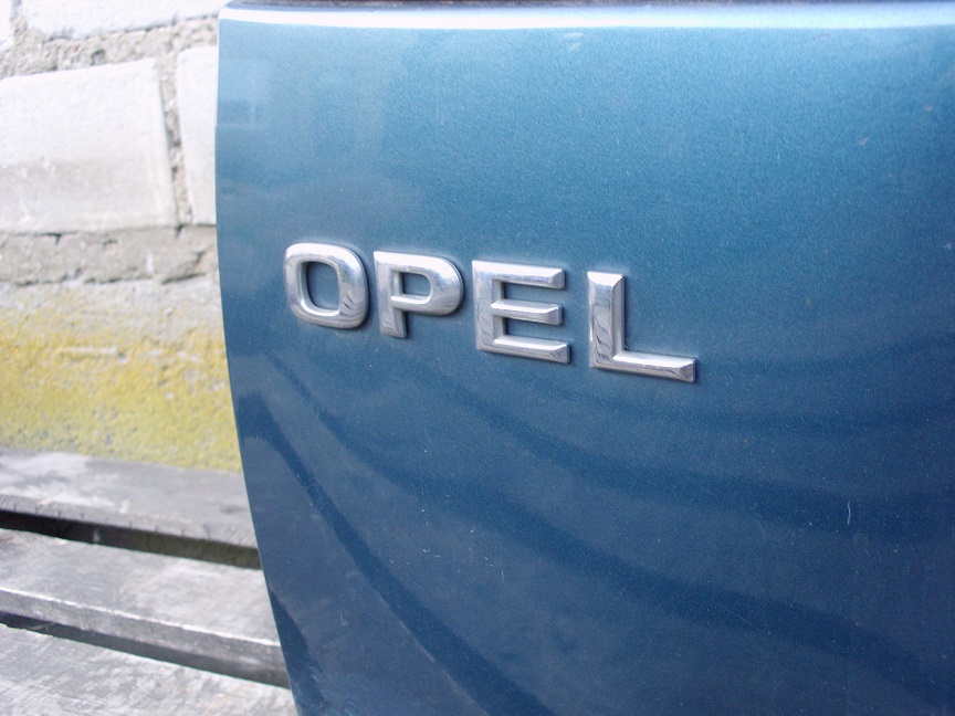 Opel Corsa C Emblemat Napis OPEL