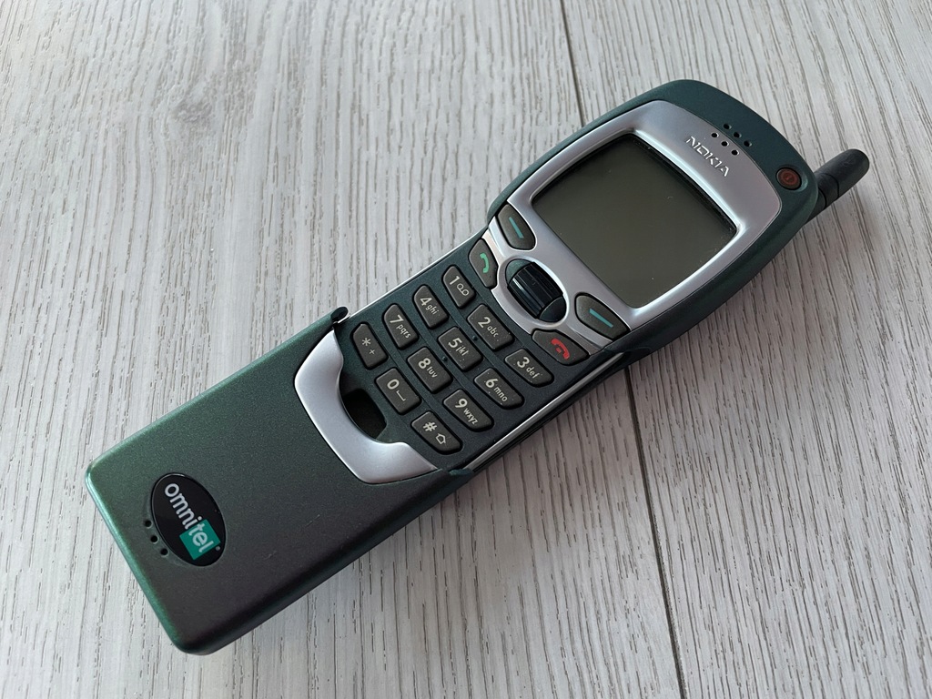 Oryginalna Nokia 7110 Kameleon.