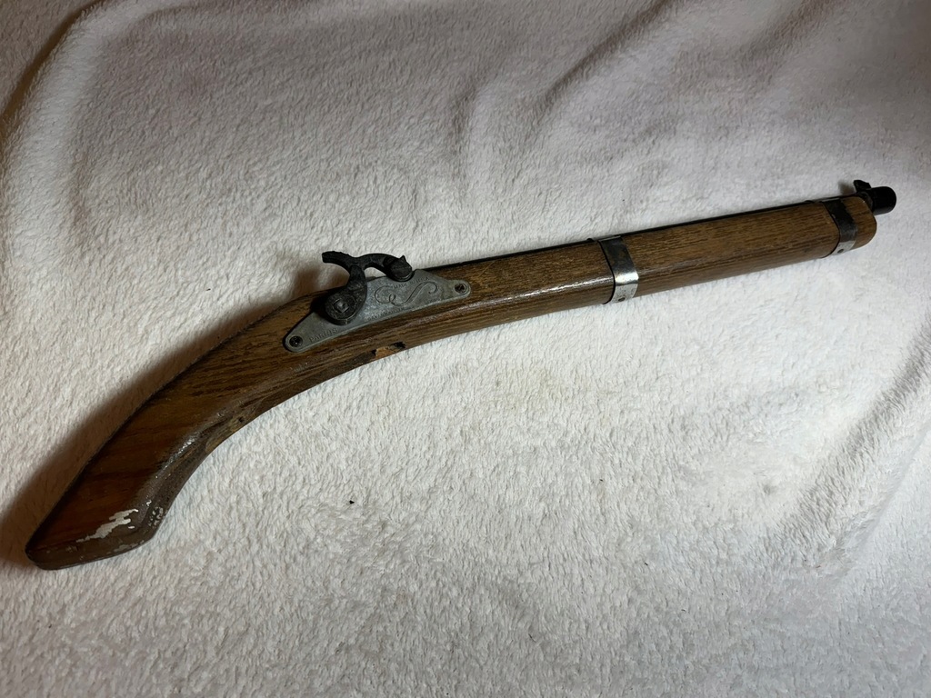 Stary drewniany pistolet skałkowy, replika, ozdoba ścienna