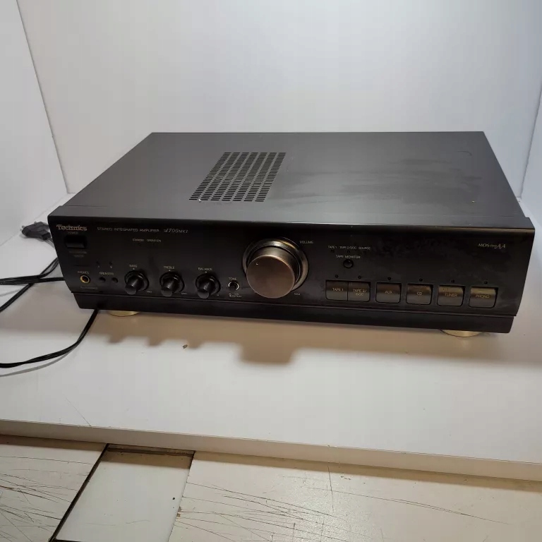 WZMACNIACZ TECHNICS SU-A700MK3