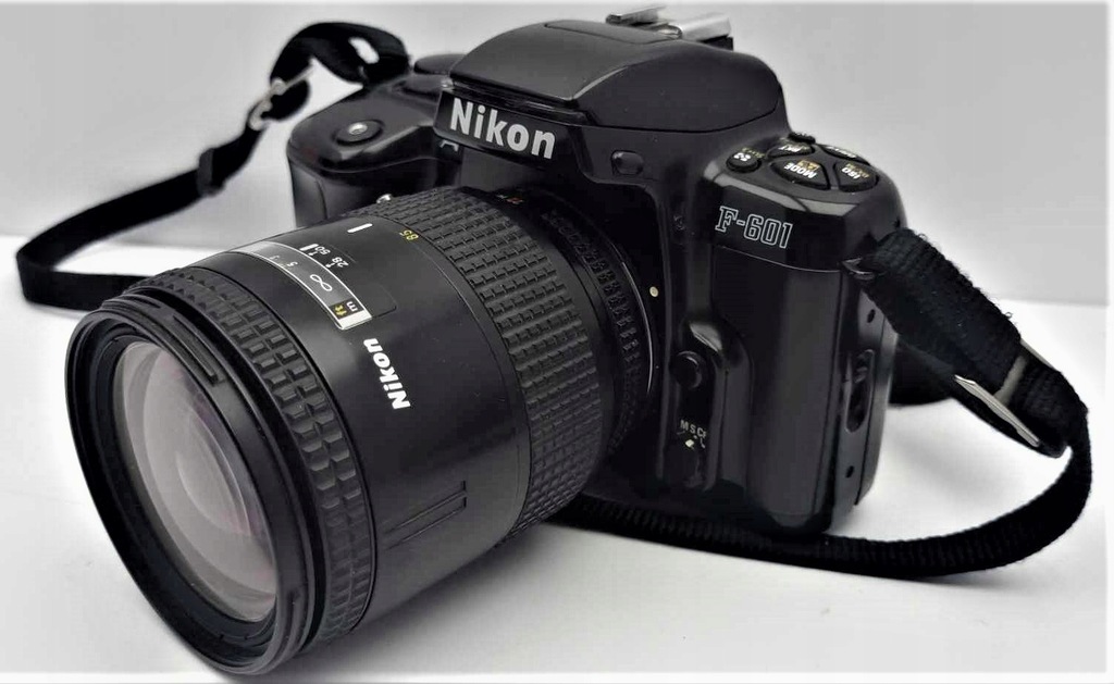 Aparat Nikon F-601 + Obiektyw AF Nikkor 28-85mm