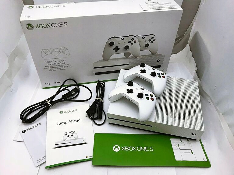 KONSOLA XBOX ONE S 1681 1TB KOMPLET