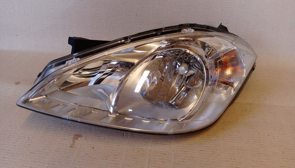 MERCEDES AKLASA W169 LAMPA LEWY PRZÓD PRZEDNIA