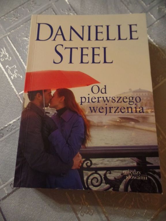 "OD PIERWSZEGO WEJRZENIA" DANIELLE STEEL