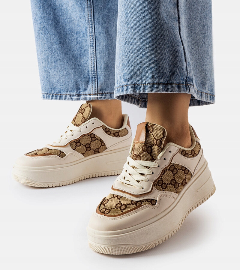 Sportowe buty damskie beżowe zdobione monogramem 24641 rozmiar 39